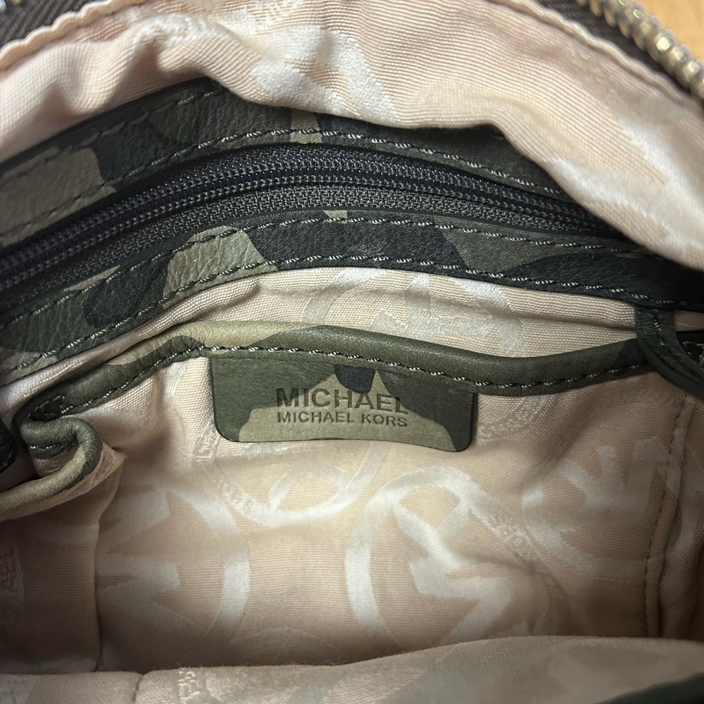 Michael Kors Green Camo Satchel and Wristlet with Pale Pink Trim - Picture 2 of 11